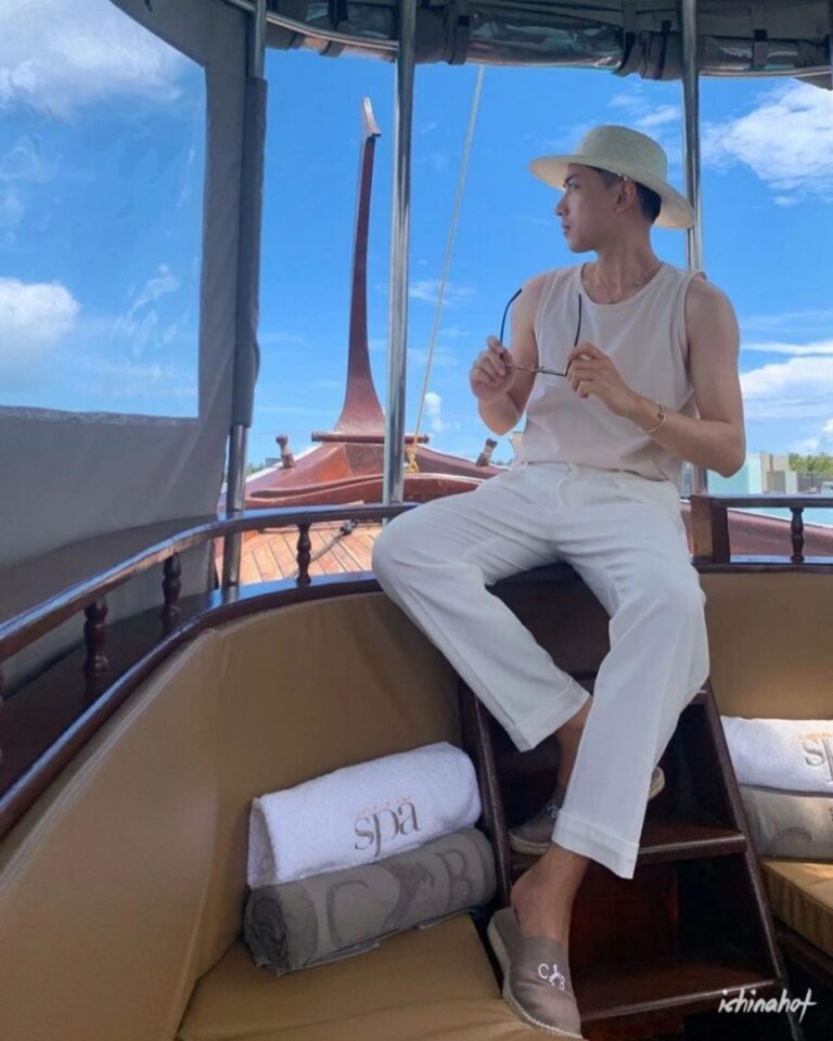 谢梓秋男色摄影新主角，竟然是个短裤的白袜奶狗帅哥 - 图8