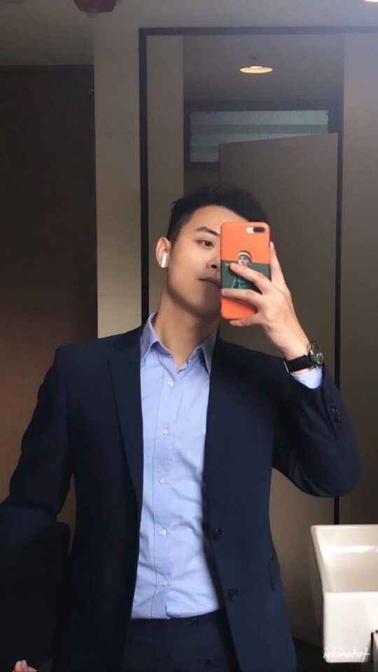 民航奶狗帅哥正装诱惑太A了，网友却说他是肌肉受？ - 图6