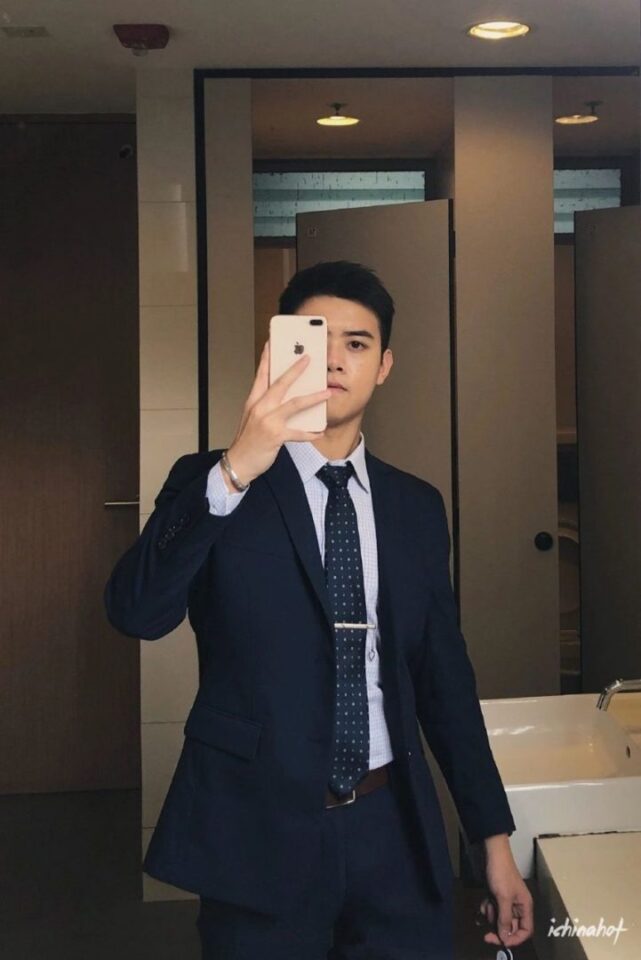 民航奶狗帅哥正装诱惑太A了，网友却说他是肌肉受？ - 图4