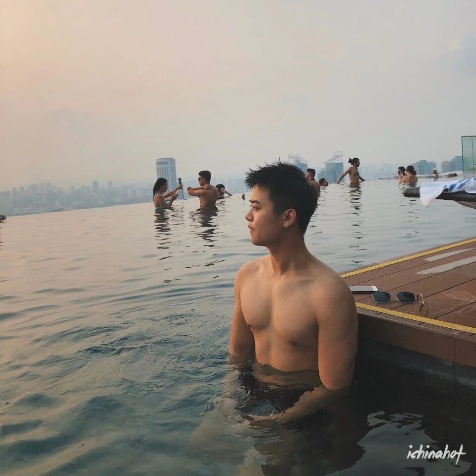 民航奶狗帅哥正装诱惑太A了，网友却说他是肌肉受？ - 图10
