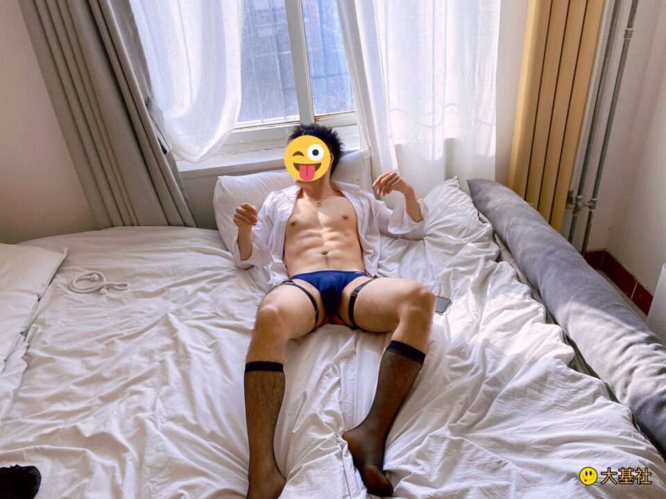 首次公开：翻咔网红肌肉公0的私密Y荡生活（40视频） - 图1