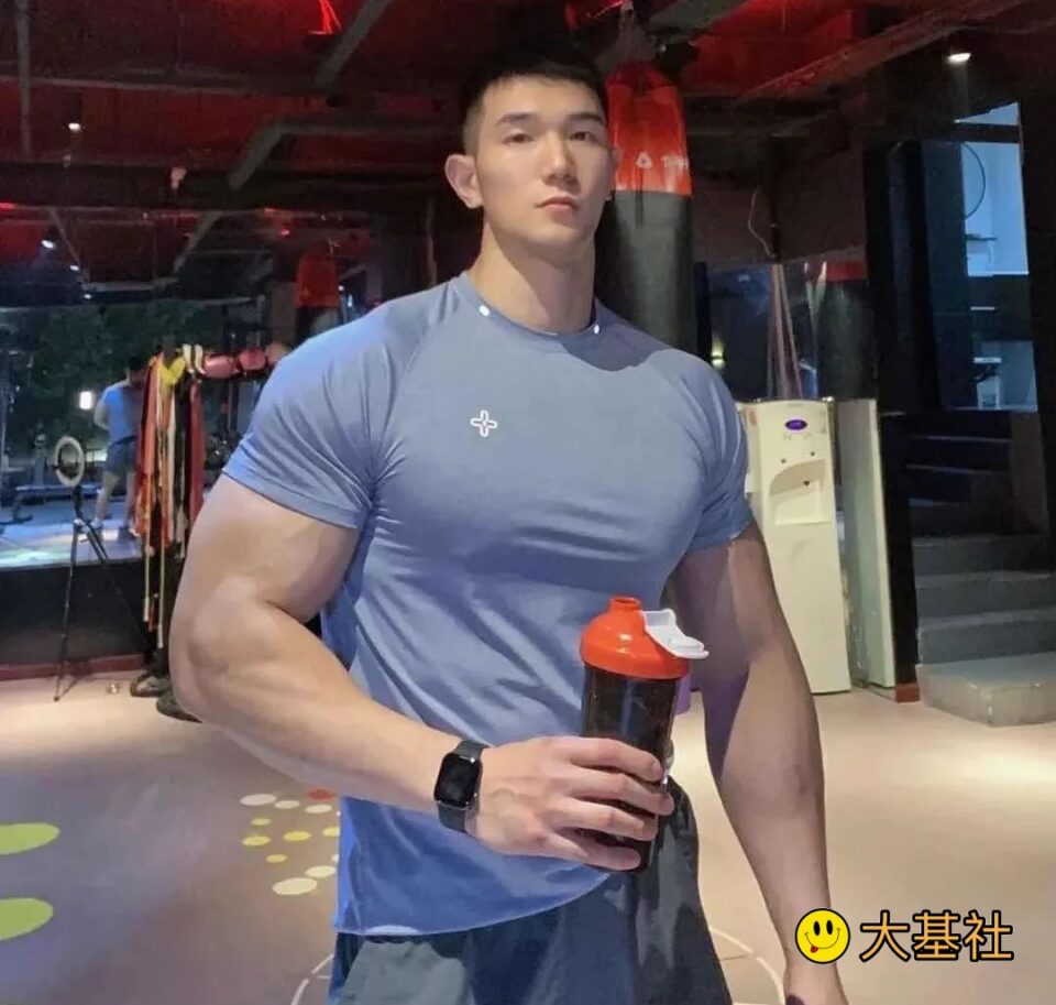 第一次见这么粗大的27/193/98健身私教，太顶了 - 图5