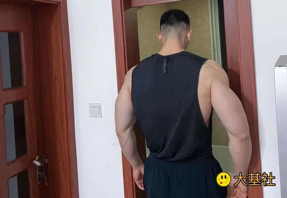 第一次见这么粗大的27/193/98健身私教，太顶了 - 图10