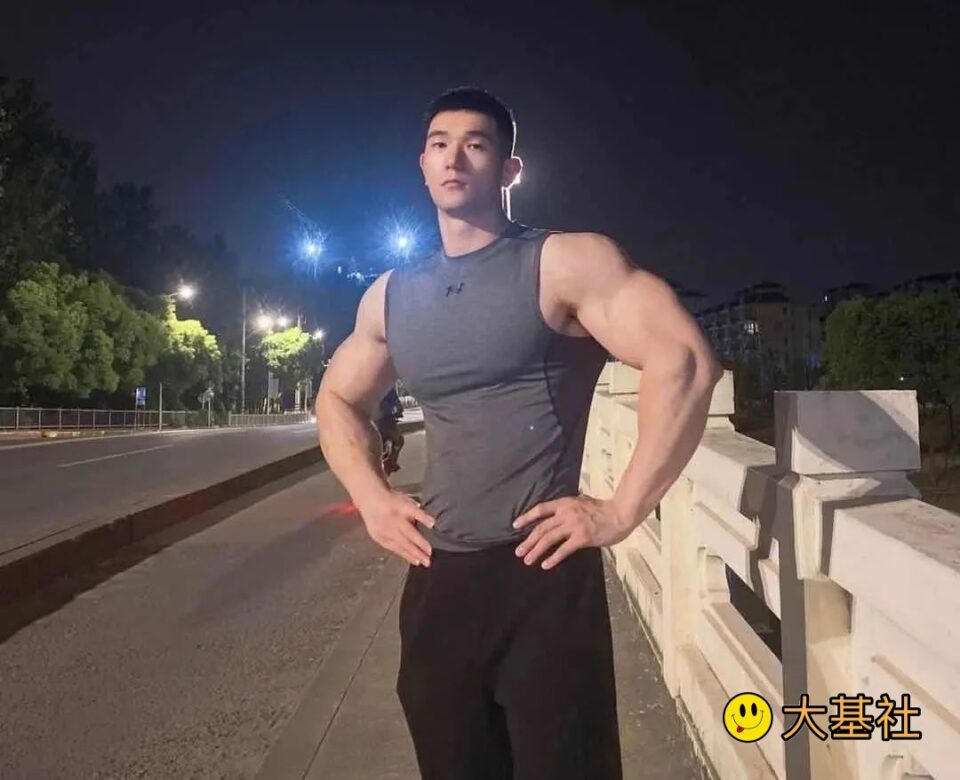 第一次见这么粗大的27/193/98健身私教，太顶了 - 图16