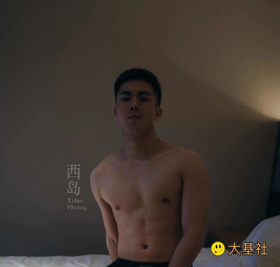 脱掉正装衬衫，这个帅哥肉体这么养眼？ - 图8