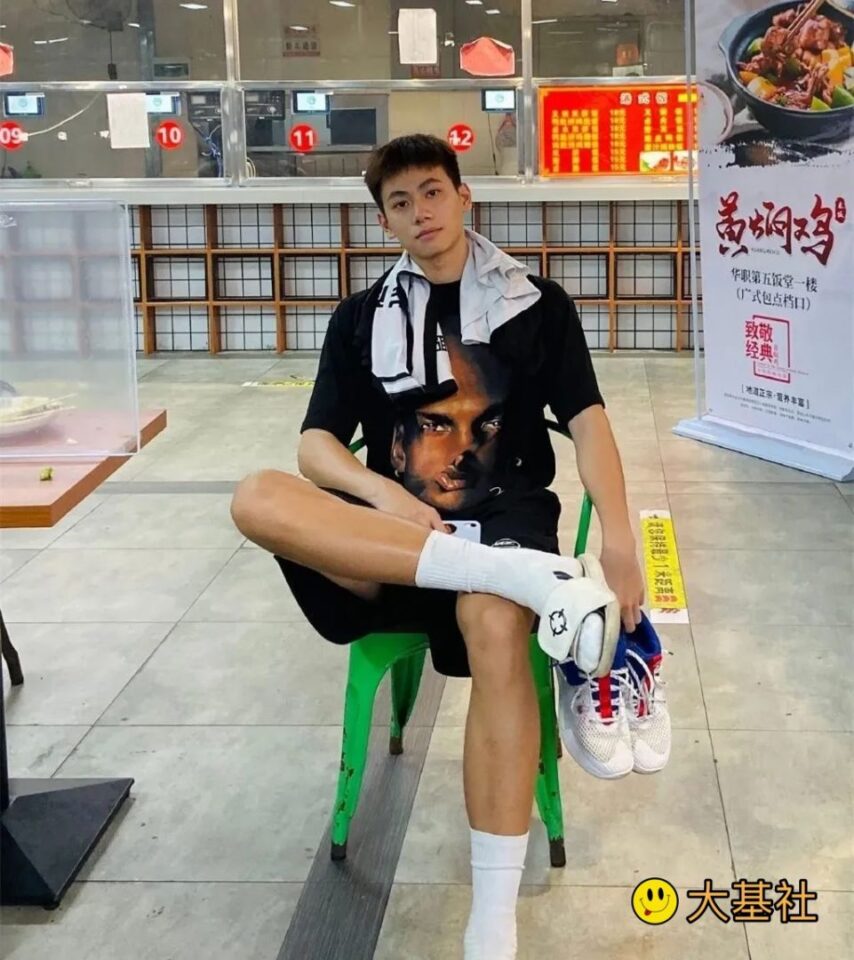 194CM广州篮球体育生，这颜值身材你们可以吗？ - 图5