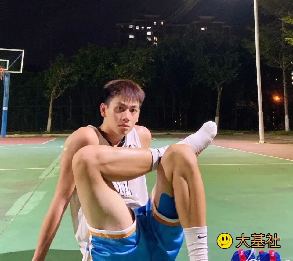 194CM广州篮球体育生，这颜值身材你们可以吗？ - 图7