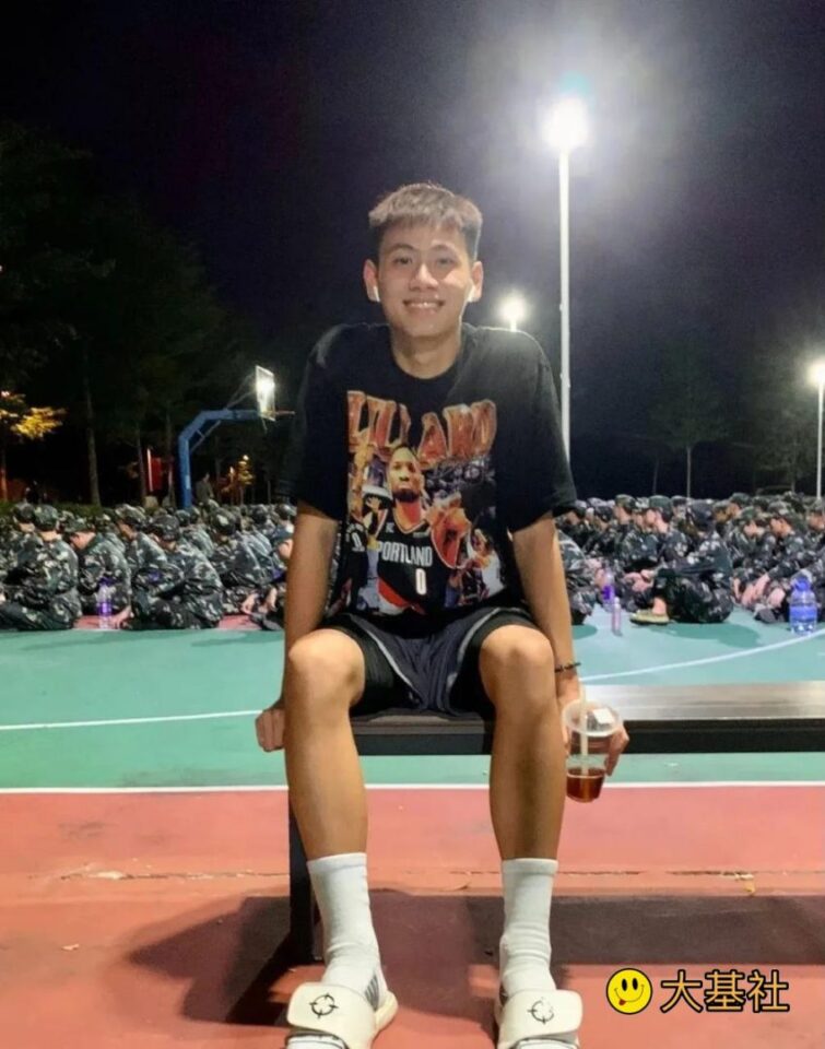 194CM广州篮球体育生，这颜值身材你们可以吗？ - 图8