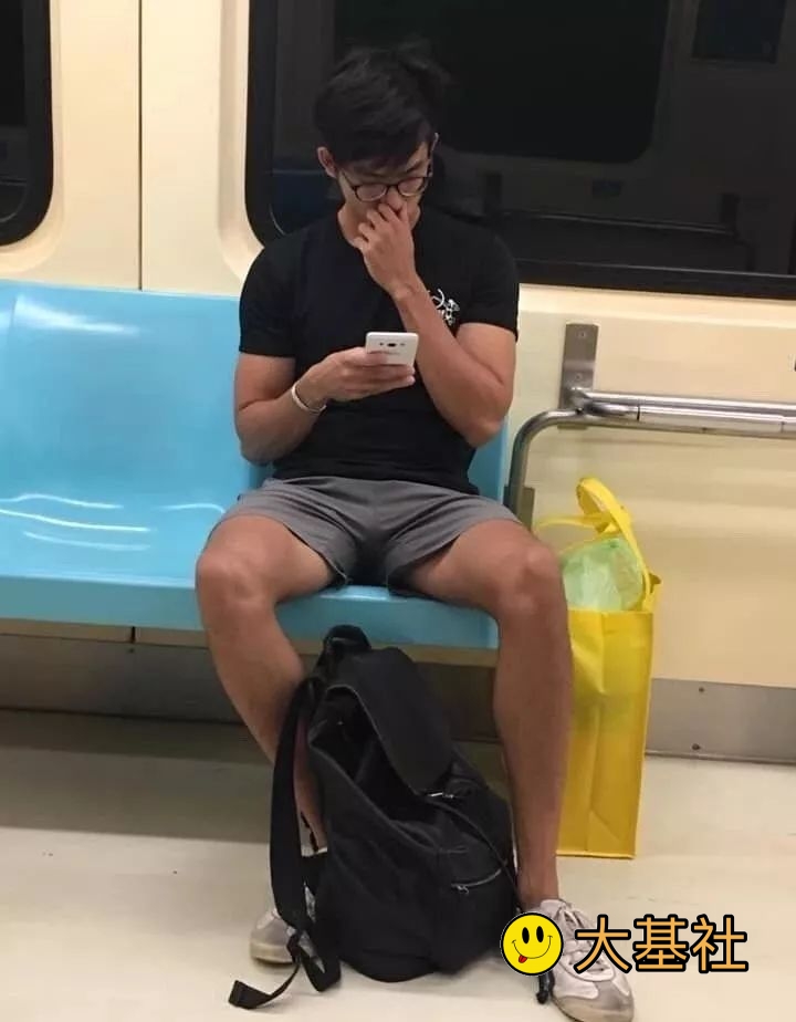 盘点野生大包帅哥：是裤子太紧还是本身太大