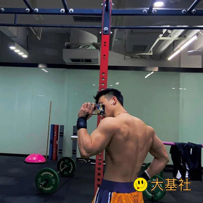看超大体育生男人的床照，疯狂流鼻血 - 图9