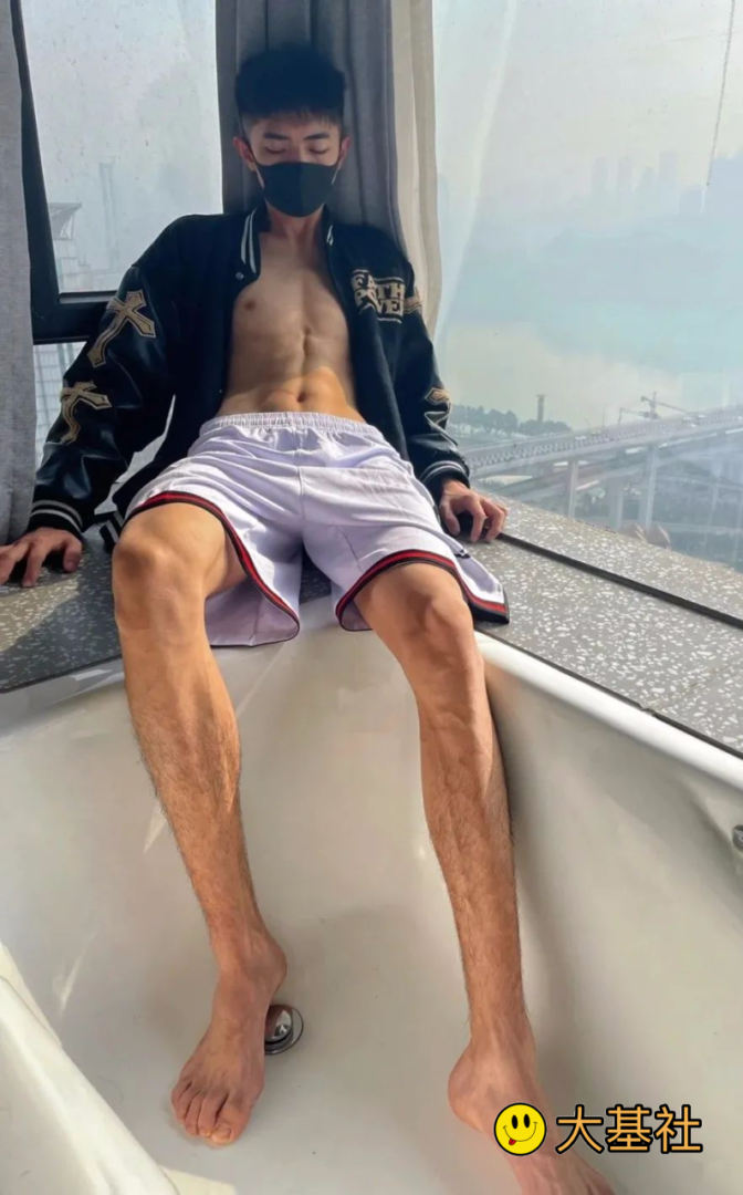 195cm的白袜腹肌帅哥大男孩，在酒店被拍了 - 图11