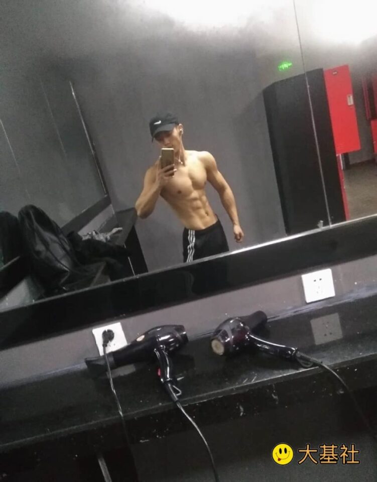抖音健身肌肉帅哥私拍！极品直男斗兽场江西体院Picas - 图5