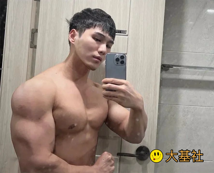脱衣超有料的186cm的大肌霸欧巴帅哥 - 图12