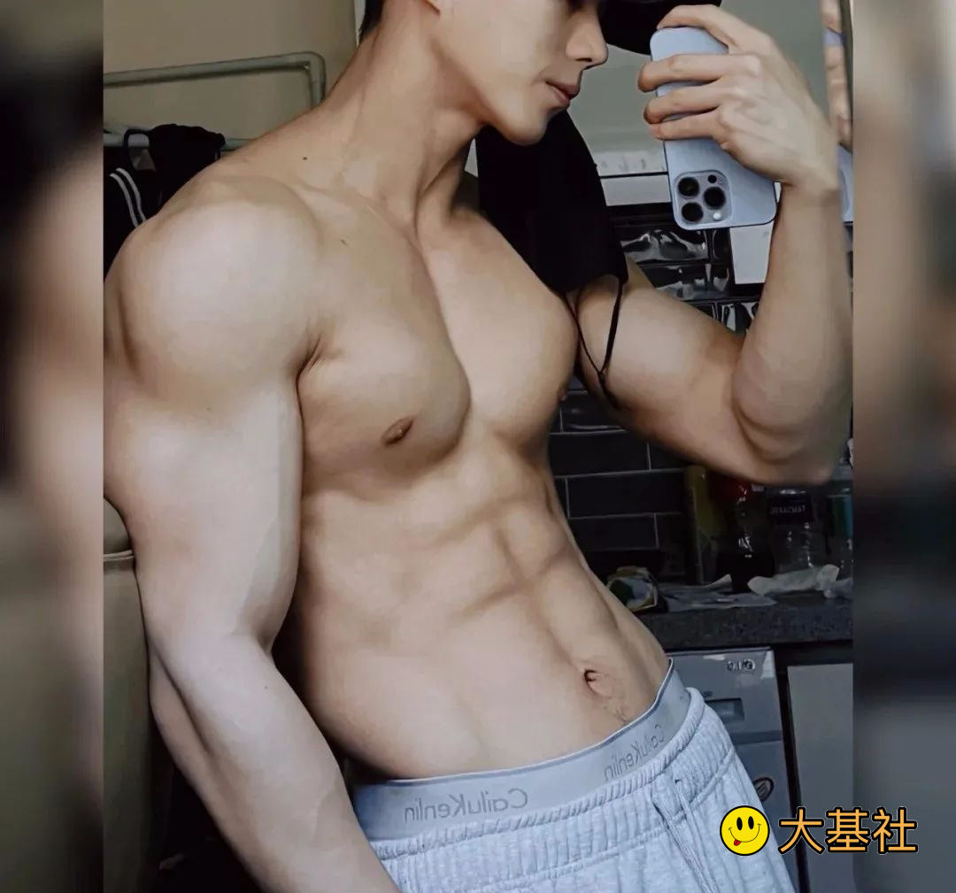 脱衣超有料的186cm的大肌霸欧巴帅哥 - 图13