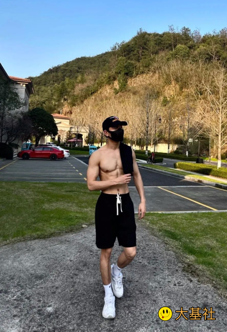 大胸低脂巧克力腹肌体育生，行走的荷尔蒙 - 图6