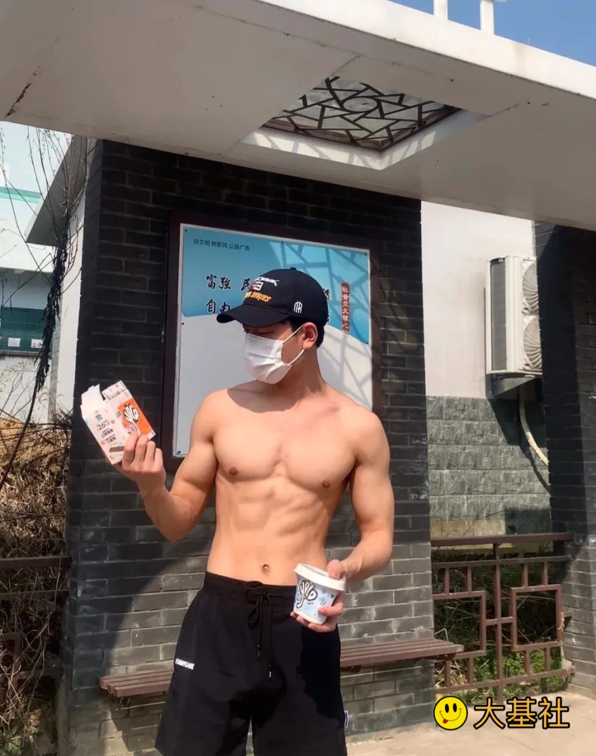 大胸低脂巧克力腹肌体育生，行走的荷尔蒙 - 图8