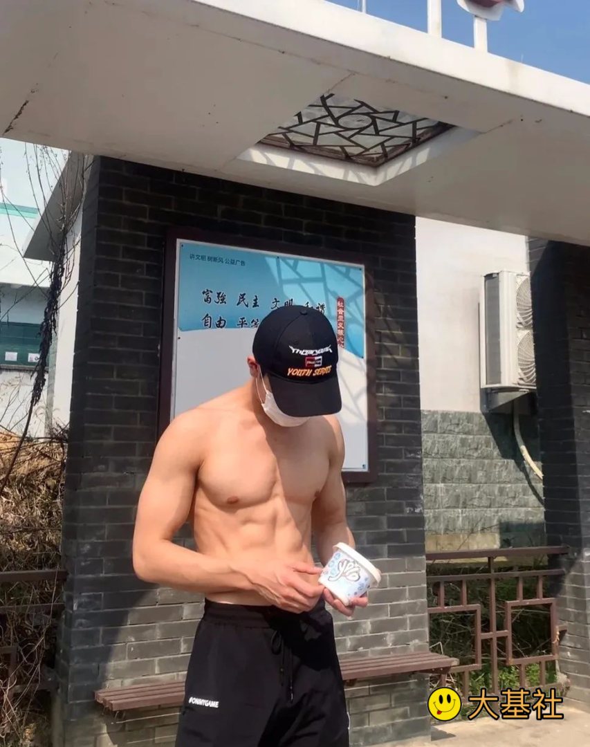 大胸低脂巧克力腹肌体育生，行走的荷尔蒙 - 图9