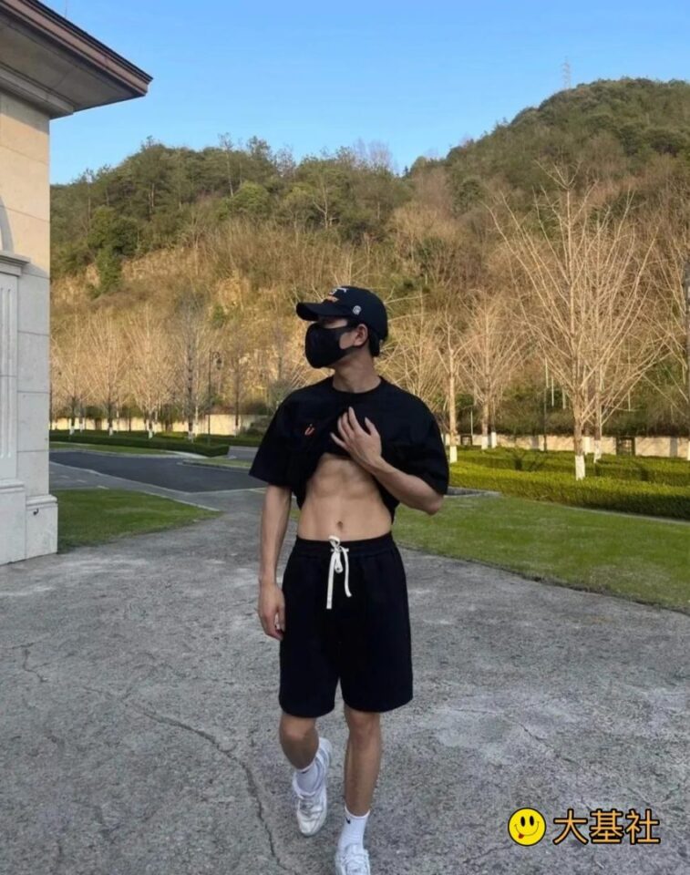 大胸低脂巧克力腹肌体育生，行走的荷尔蒙 - 图10
