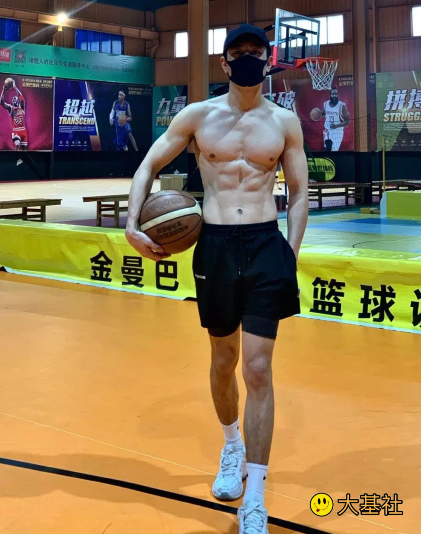 大胸低脂巧克力腹肌体育生，行走的荷尔蒙 - 图13