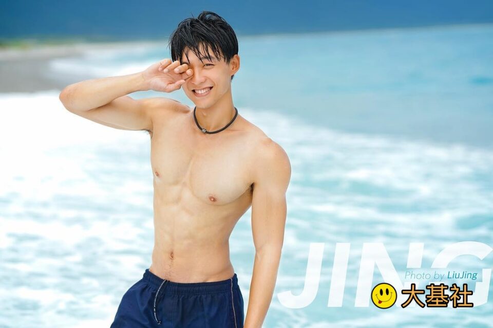 台湾超粗大爆红游泳教练Yilianboy写真书（已更新视频） - 图3