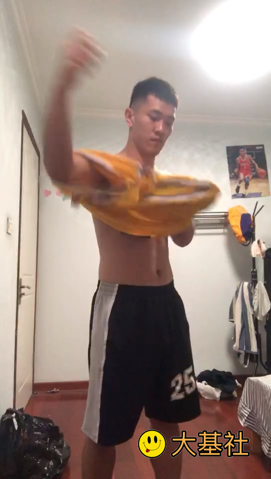 [斗兽场Maleshow]粗大山东直男篮球队筋肉队长专访 - 图2