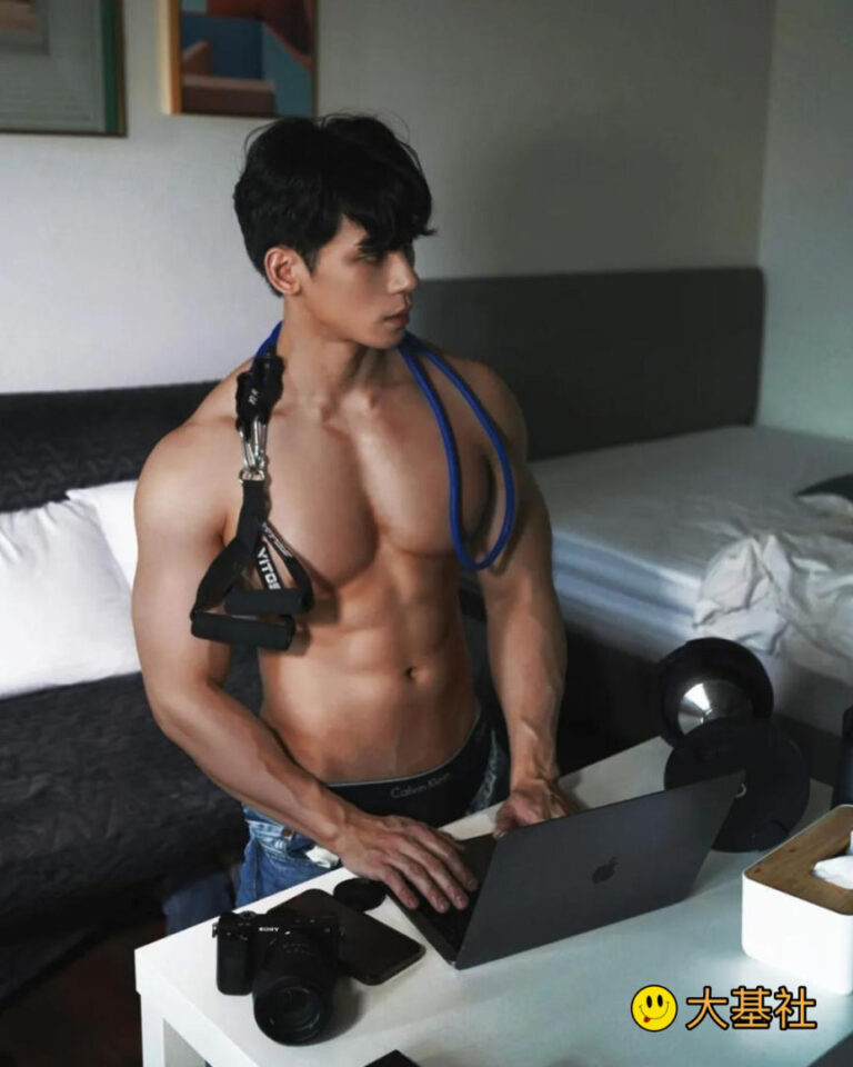 精壮的大肌霸混血健身男模特，期待他的新作 - 图2