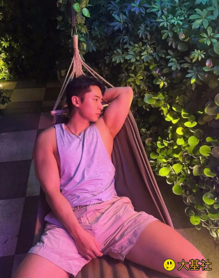 奶白肌肉健身博主，这才是一对男朋友该有的身材