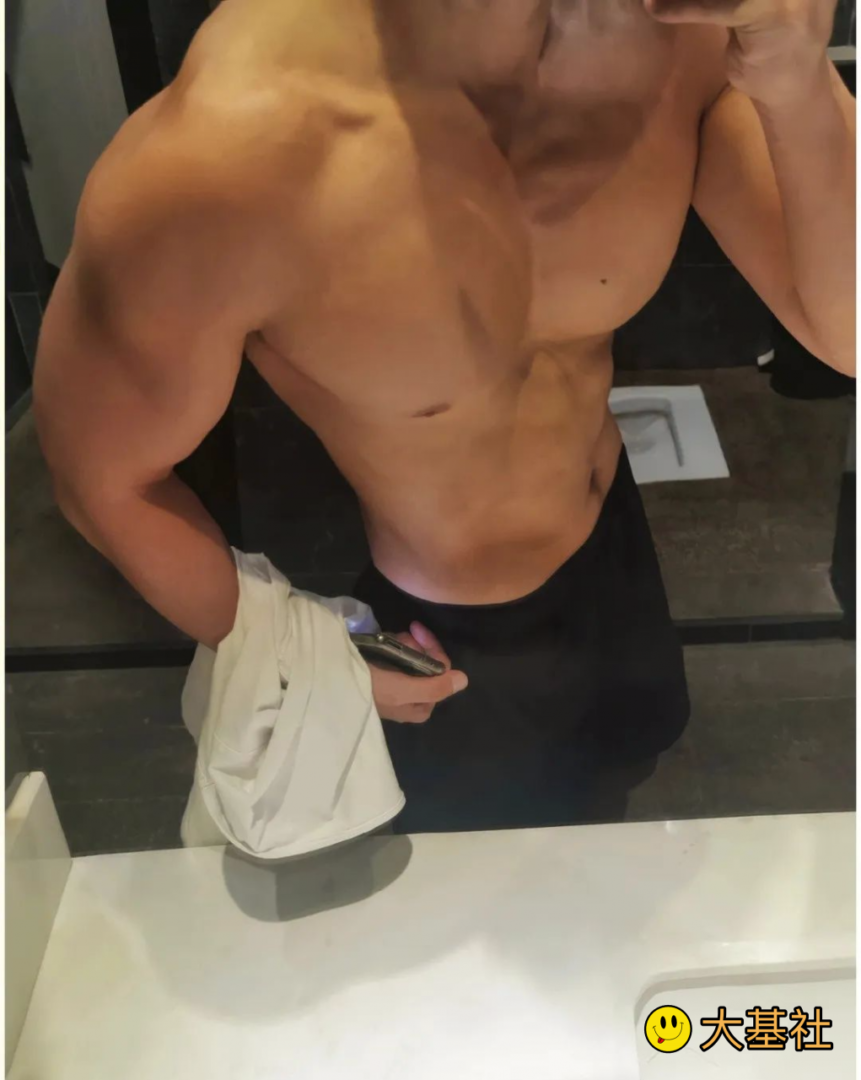 奶白肌肉健身博主，这才是一对男朋友该有的身材 - 图9