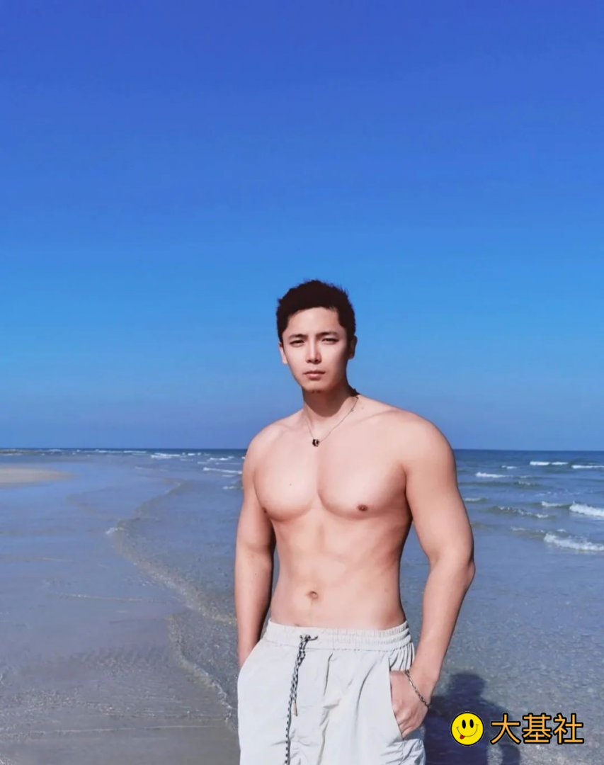 奶白肌肉健身博主，这才是一对男朋友该有的身材 - 图10