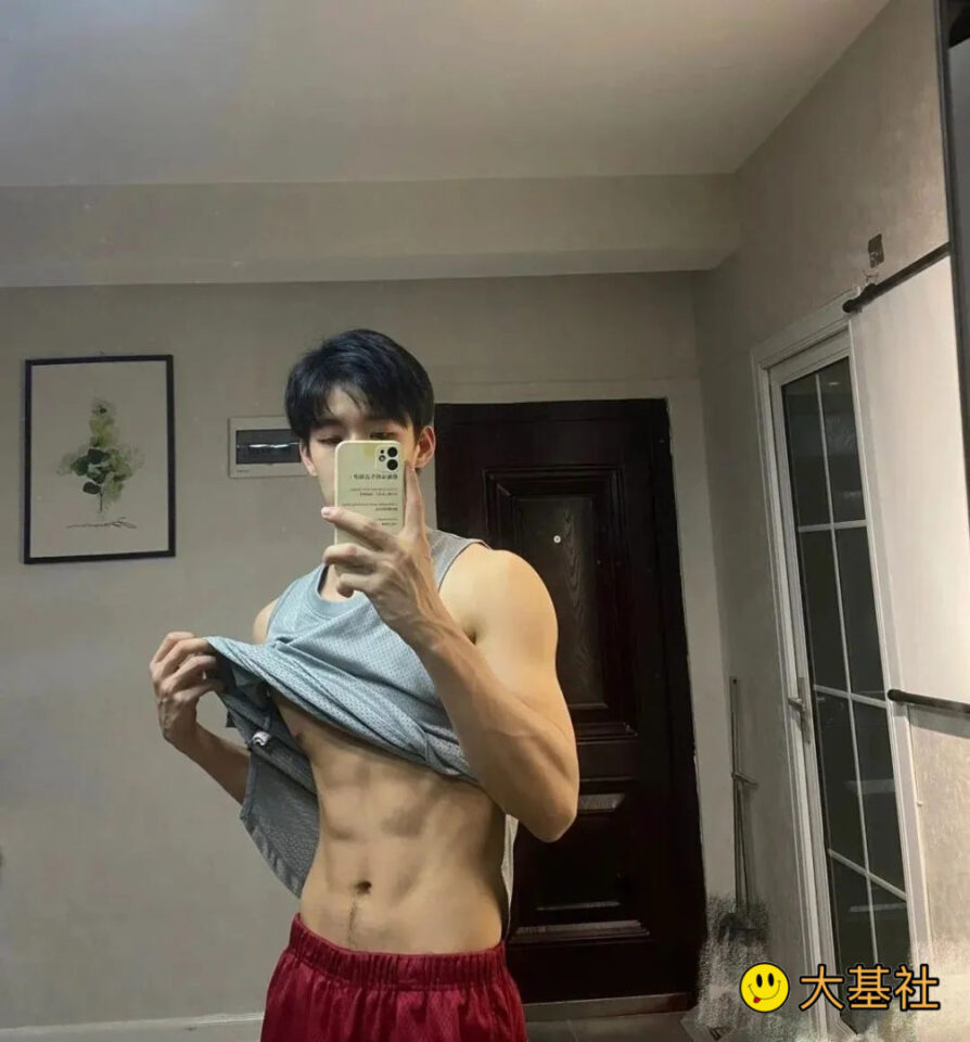 条顺小腹肌奶狗弟弟，这身材颜值太馋人了! - 图6