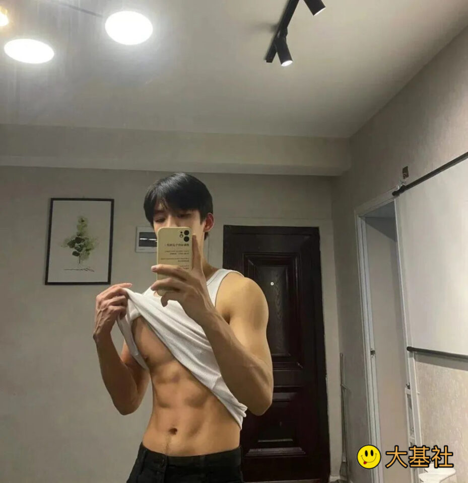 条顺小腹肌奶狗弟弟，这身材颜值太馋人了! - 图8