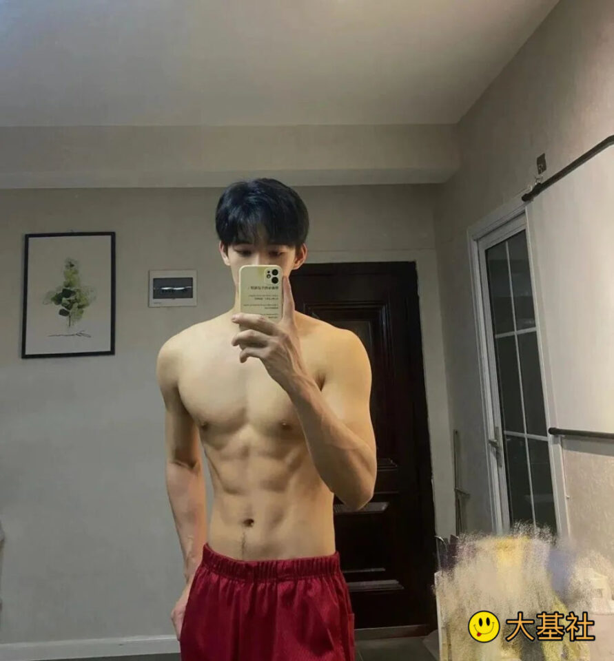 条顺小腹肌奶狗弟弟，这身材颜值太馋人了! - 图7