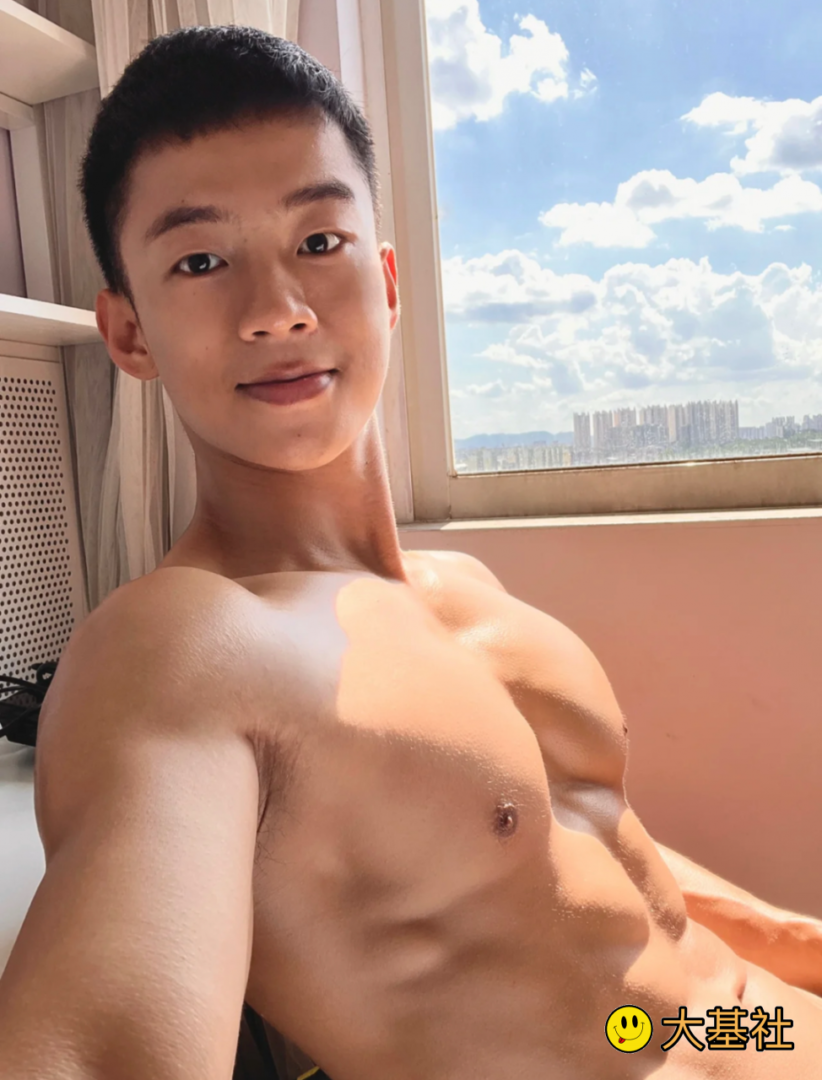 00后的18鲜肉TOP弟弟，就已经这么强大了YYDS！