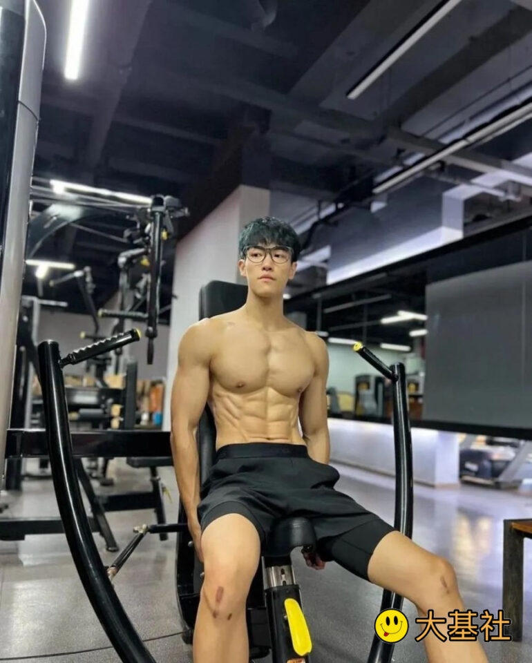 戴眼镜的篮球白袜体育生 - 图5