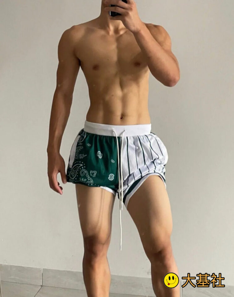 白袜185cm黑皮体育生，发育很不错 - 图6