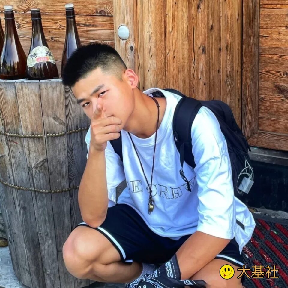 荷尔蒙爆表的寸头小痞子帅哥 - 图5