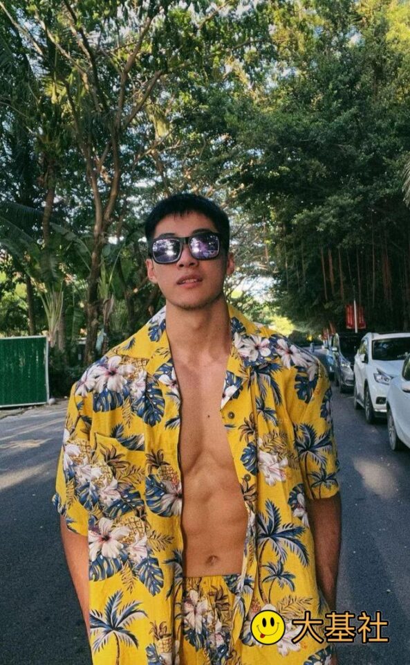 [极品珍藏]抖音网红体育生帅哥臭大力力49部 - 图3