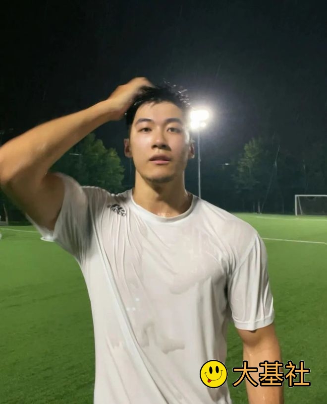 [极品珍藏]抖音网红体育生帅哥臭大力力49部 - 图4