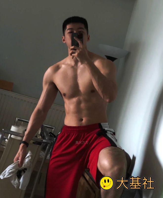 [极品珍藏]抖音网红体育生帅哥臭大力力49部 - 图5