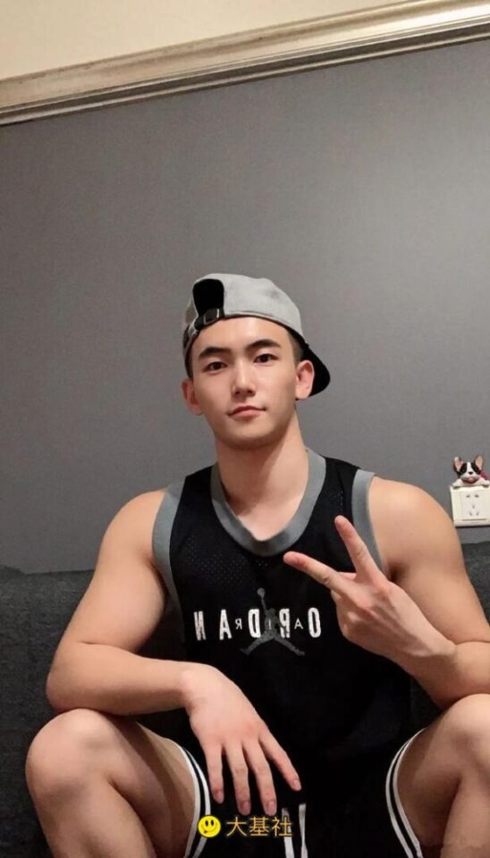 北体俊哥✈️粗口91部视频合辑 - 图2