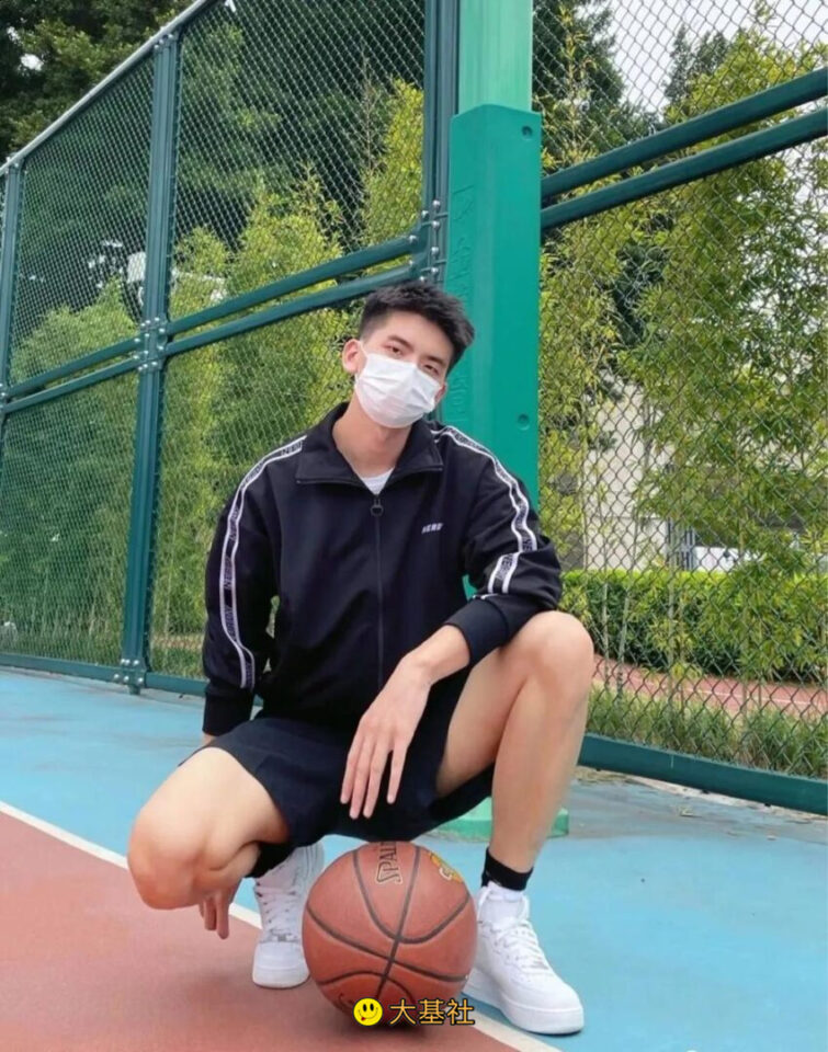 183cm，体育生，00后，细长，白净，大?