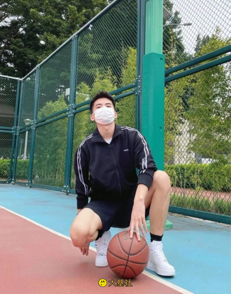 183cm，体育生，00后，细长，白净，大? - 图2