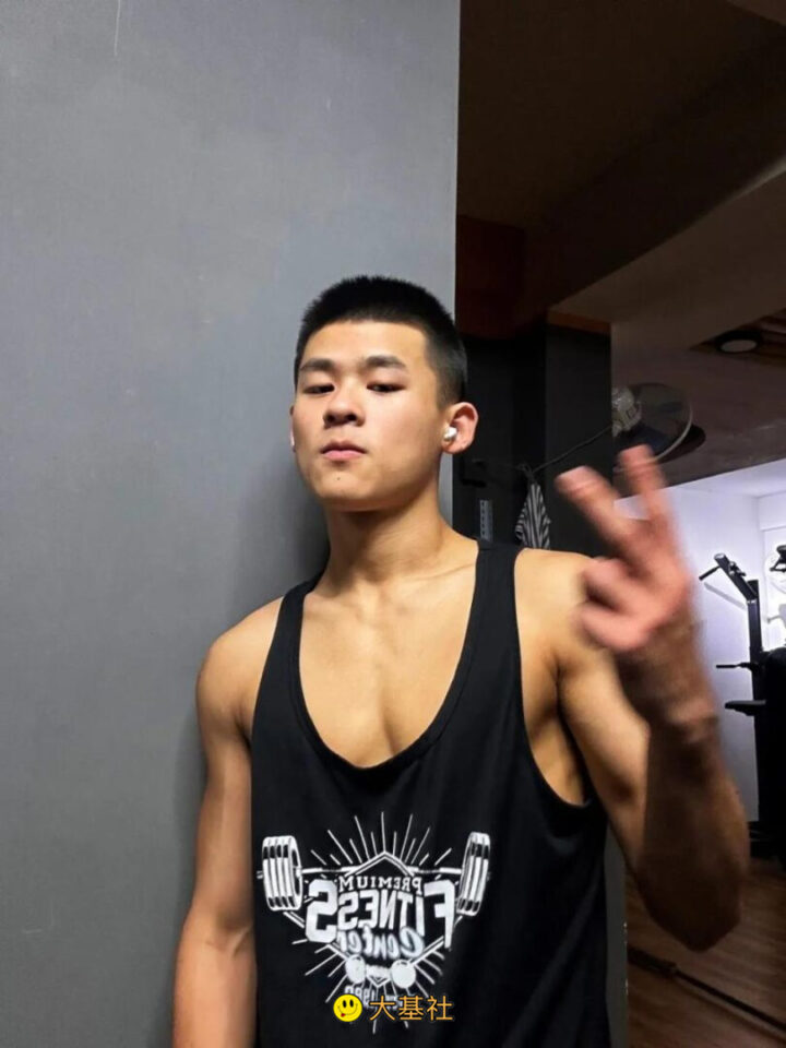 19的福建的腹肌小狼狗，灰裤子真好看 - 封面图