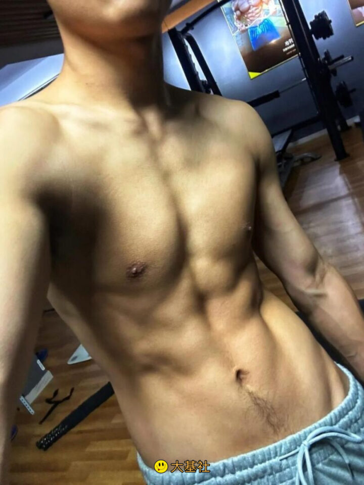 19的福建的腹肌小狼狗，灰裤子真好看 - 图2