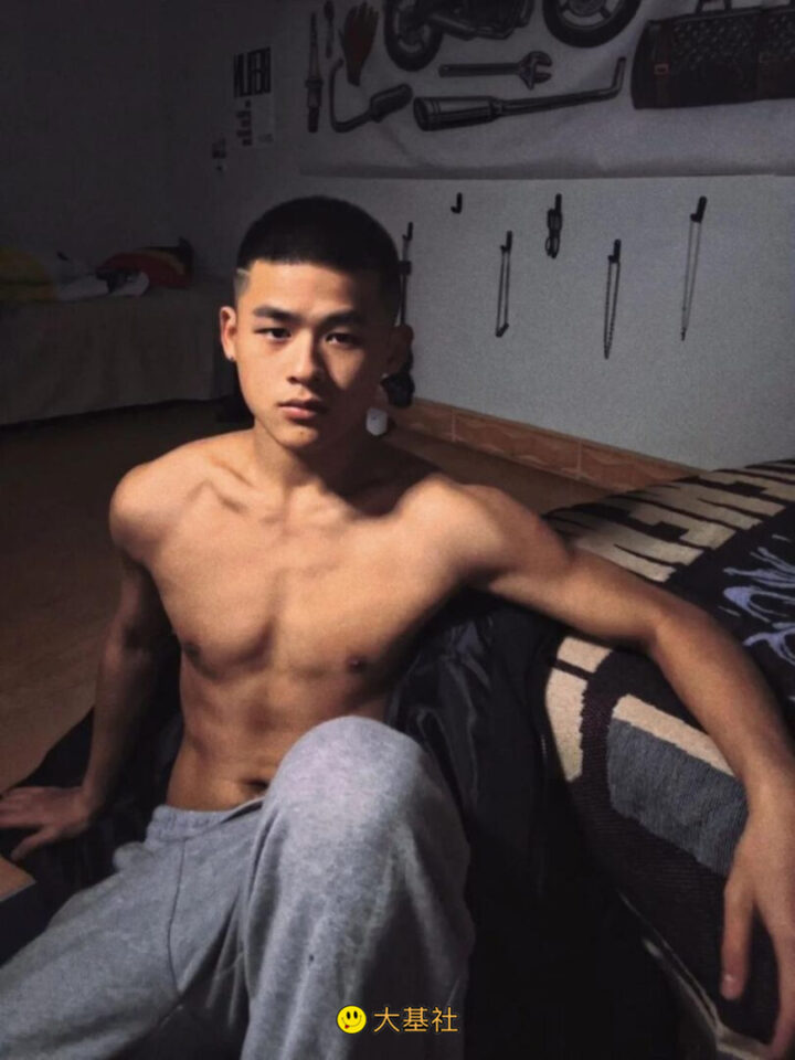19的福建的腹肌小狼狗，灰裤子真好看 - 图6
