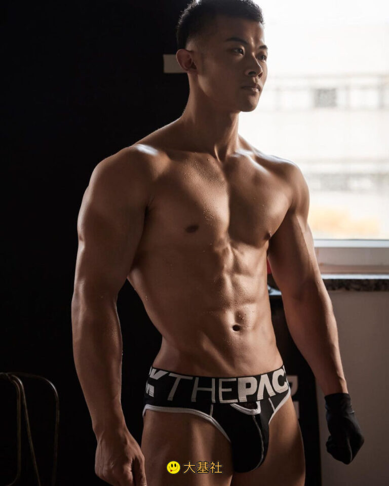谢梓秋2022年摄影超大壹包肌肉男神 Xieziqiu - 图1