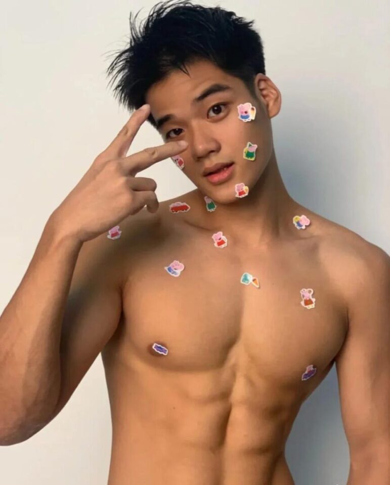 顶级钻石S级腹肌，这体育生太硬核了！！