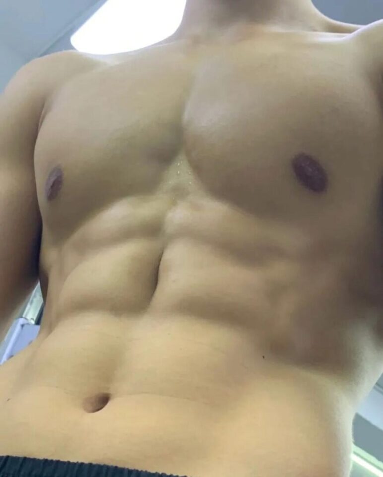顶级钻石S级胸肌腹肌，这体育生太硬核了！！ - 图9
