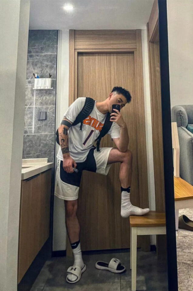 185山东体育生撩起衣服那一刻，看到腹肌蚌埠住了 - 图5