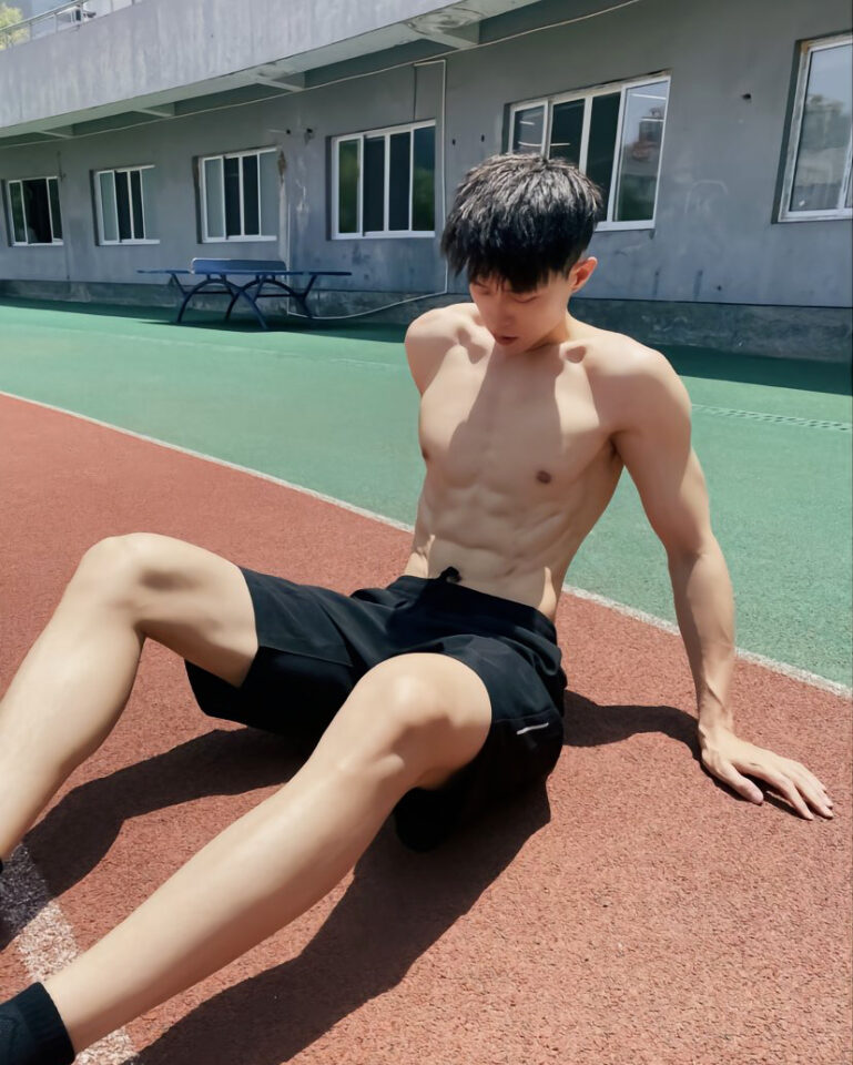 G盘里的真正体育生 180cm+八块腹肌 - 图2